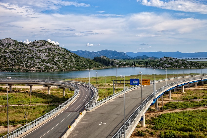 Autostradą, tunelem i mostem – ile kosztuje jazda po Europie?