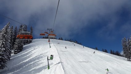Wyciąg narciarski w górach