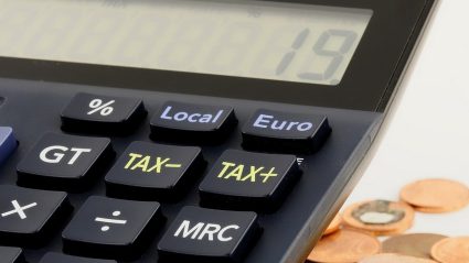 Kalkulator z klawiszami: tax