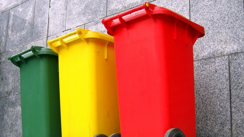Sąsiad nie segreguje śmieci? Zapłacisz nawet 4 razy więcej za odbiór odpadów