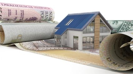 Model domu stojący na banknotach