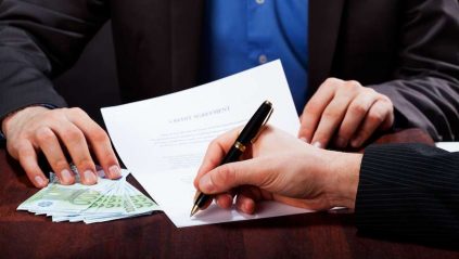 Podpisaywanie umowy kredytowej