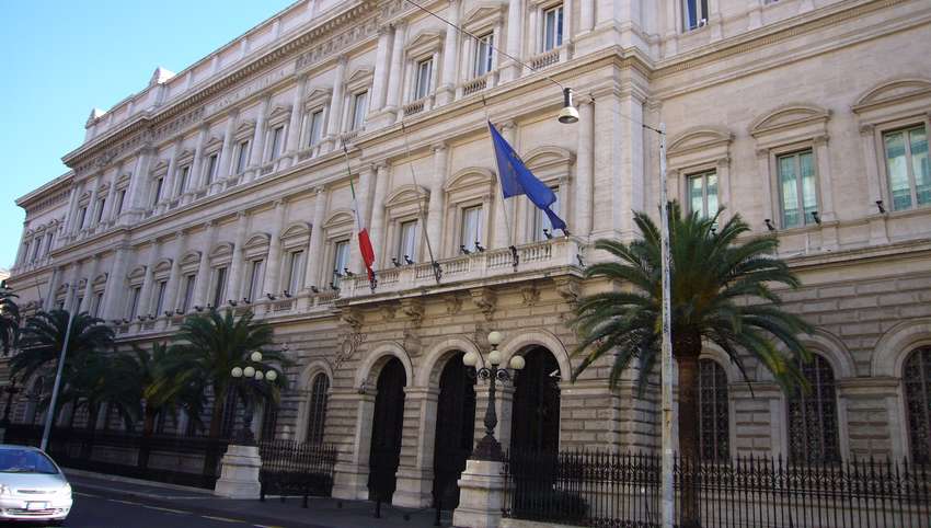 Włochy: zamieszanie wokół banku centralnego