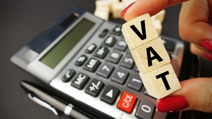 Napis VAT na kalkulatorze
