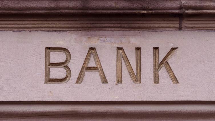 Wakacje kredytowe i programy naprawcze w bankach
