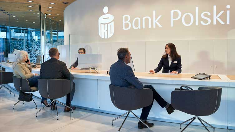 W oddziałach PKO Banku Polskiego podpis na ekranie dotykowym zamiast na papierze