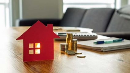 Model domu, pieniądze i umowa kredytowa