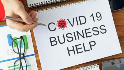 Napis: pomoc dla biznesu poszkodowanego przez COVID-19