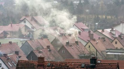 Dym z kominów domów
