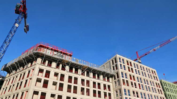 Produkcja budowlano-montażowa w marcu w dół; więcej mieszkań oddanych do użytku i rozpoczętych budów