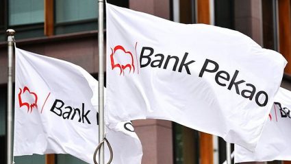 Bank Pekao Sa, flagi z logo