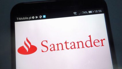 Logo Santander Bank na monitorze telefonu