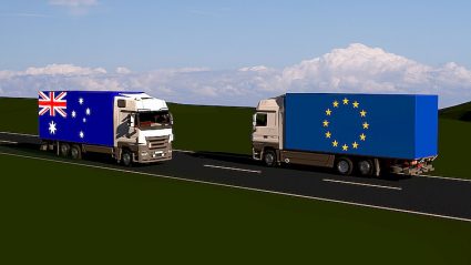 2 tiry na drodze z symbolem UE i GB