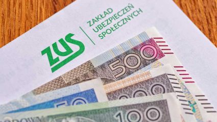 Logo ZUS i pieniądze