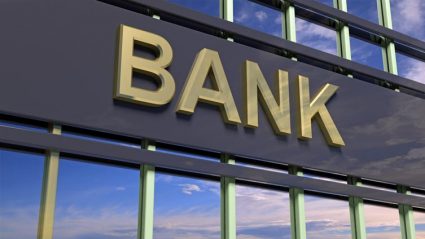 Napis bank na budynku
