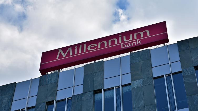 Rezerwy Millennium na kredyty frankowe w II kw. wyniosą 467,4 mln zł; bank wykaże stratę