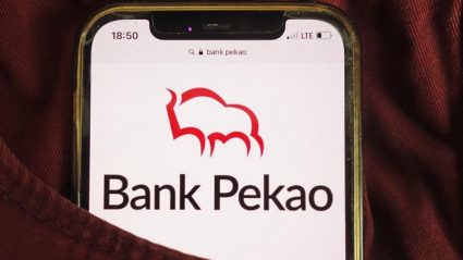 Logo Banku Pekao na ekranie telefonu