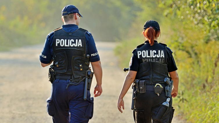Będą podwyżki dla policjantów, funkcjonariuszy Straży Granicznej, Służby Ochrony Państwa oraz Państwowej Straży Pożarnej; średnio o 677 zł