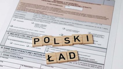 Napis Polski Ład na tle formularza PIT
