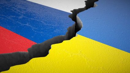 Pęknięte flagi Rosji i Ukrainy