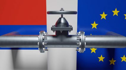 Gazociąg na tle flag Rosji i UE
