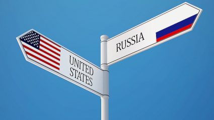 drogowskazy z napisami USA, Russia