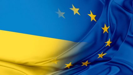 Flagi Unii Europejskiej i Ukrainy