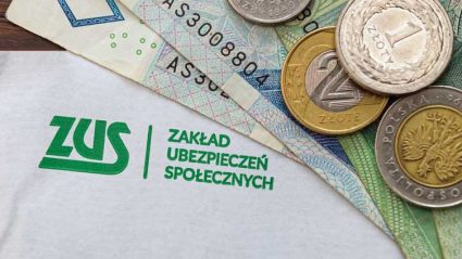 Logo ZUS i pieniądze