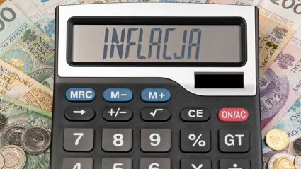 Napis inflacja na kalkulatorze