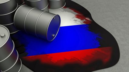 Ropa naftowa i flaga Rosji