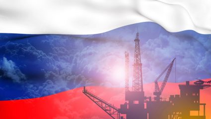 Ropa naftowa na tle flagi Rosji