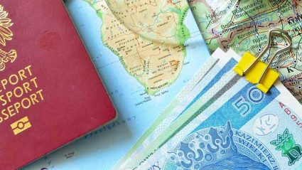 Paszport, pieniądze i mapa