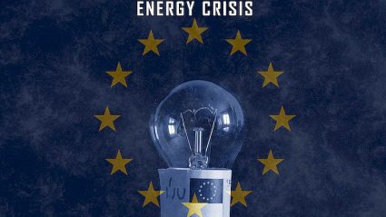 żarówka na tle flagi UE, napis Energy crisis