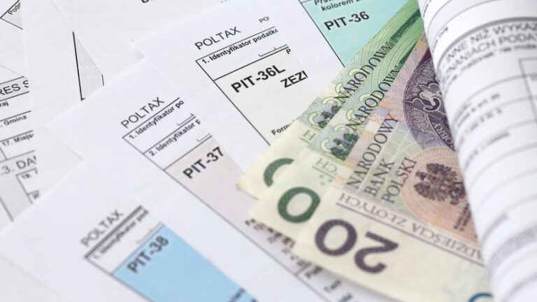formularze PIT, banknoty