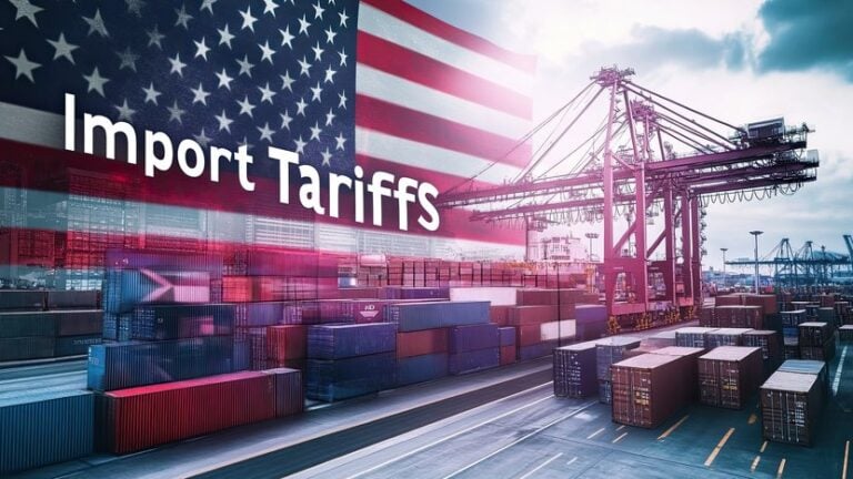 port kontenerowy, w tle flaga USA, napis cła importowe